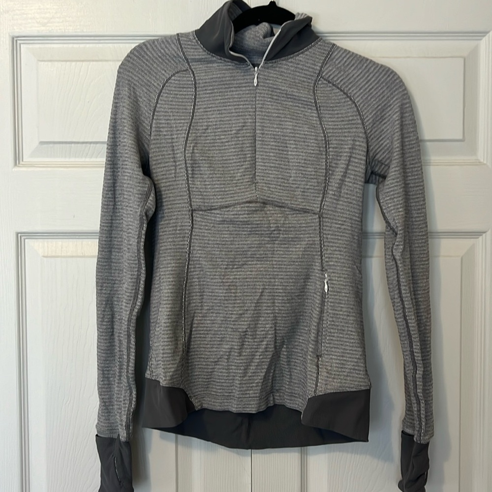 Lululemon long sleeve shirt size 6